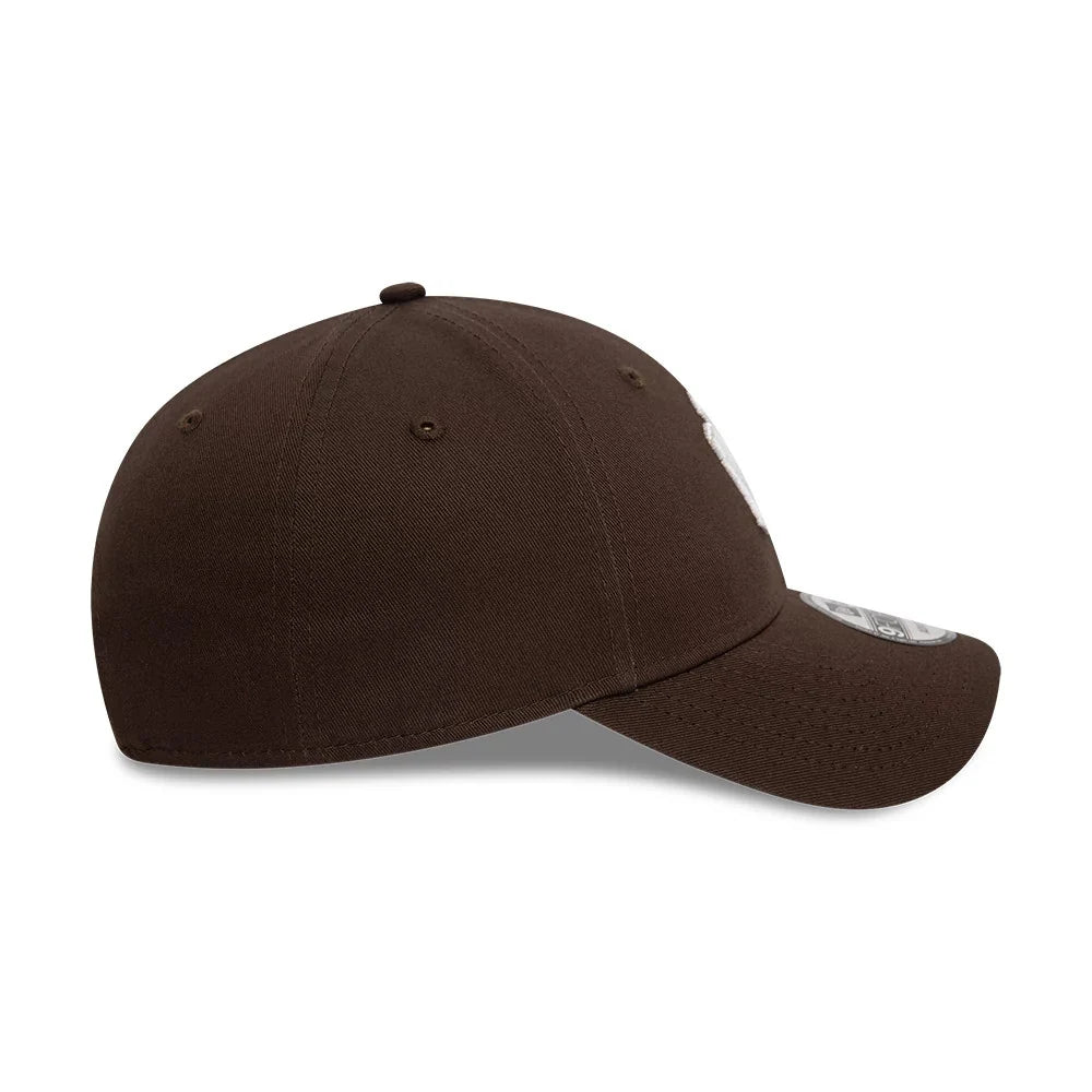 NEW ERA | GORRAS | UNISEX | NOS LEAGUE ESS 9FORTY NEYYAN BRSWHI | MARRÓN