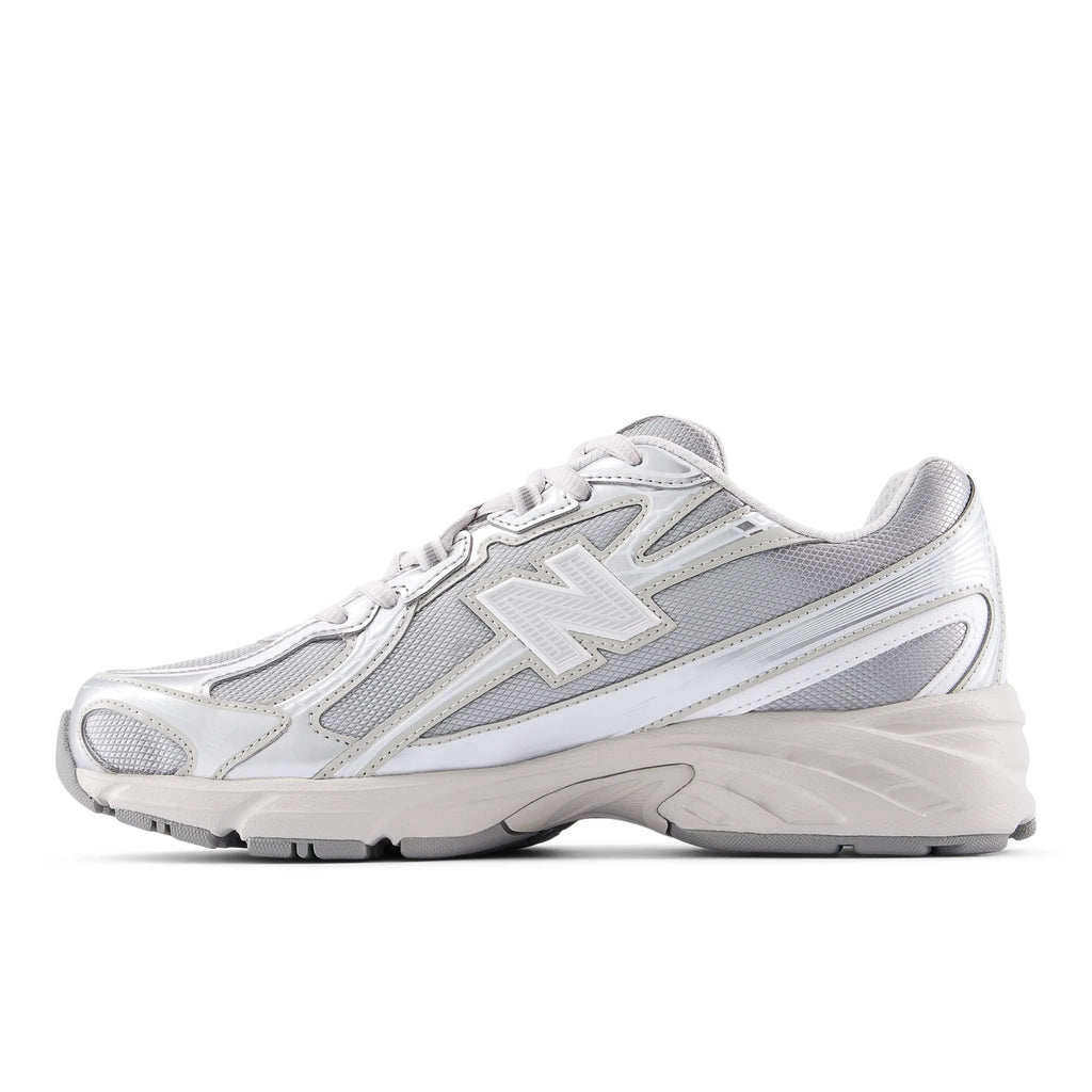 NEW BALANCE | SNEAKERS | UNISEX | U7405I7 METALLIC SILVER | PLATEADO