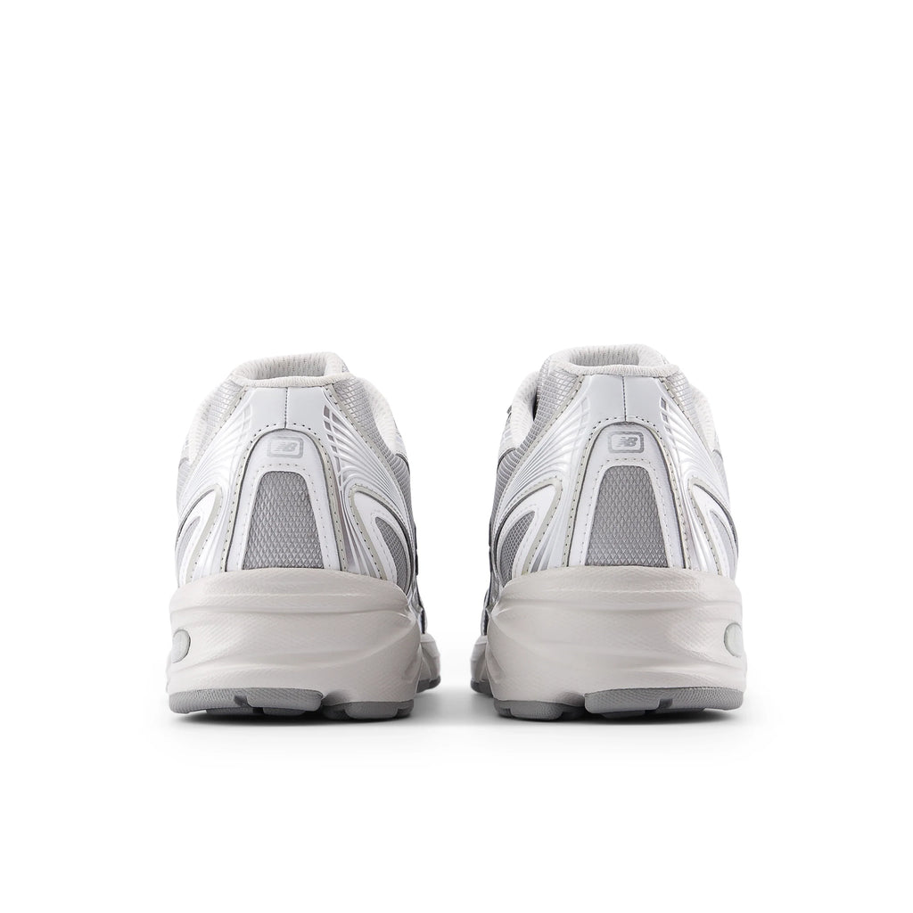 NEW BALANCE | SNEAKERS | UNISEX | U7405I7 METALLIC SILVER | PLATEADO