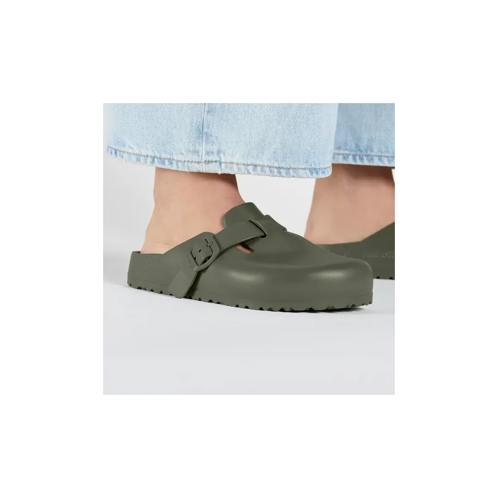 Sandalias para hombre markca Birkenstock modelo BOSTON ESSENTIALS EVA KHAKI en color caqui