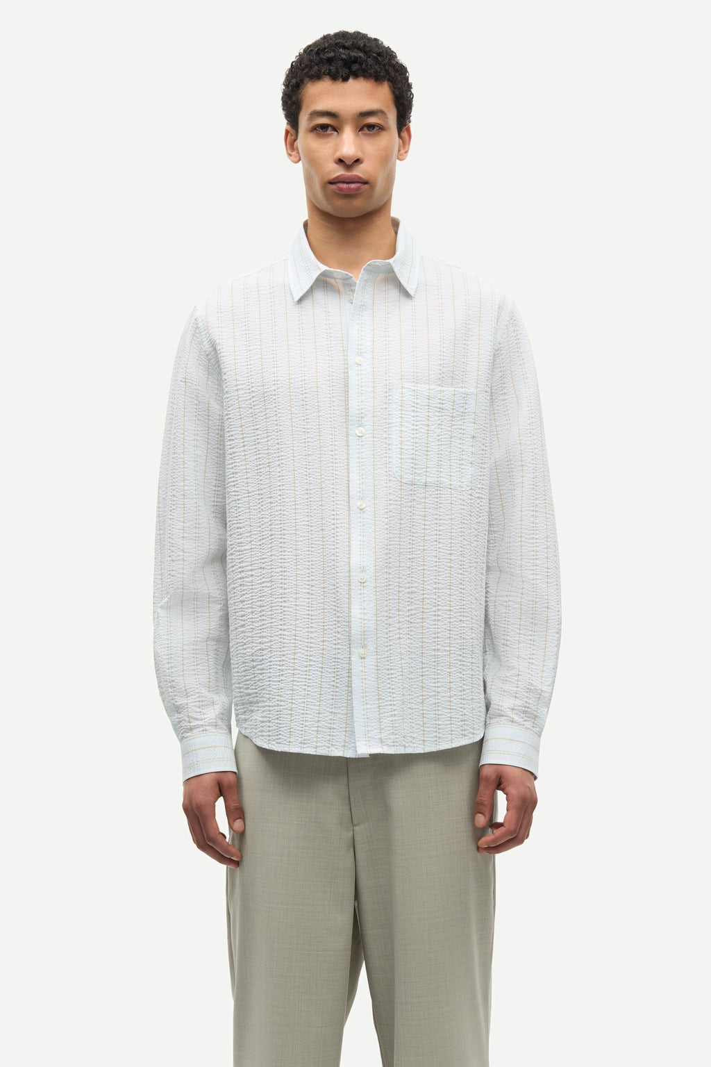 SAMSOE Saryan J Shirt 155B: ブルー シャツ メンズ