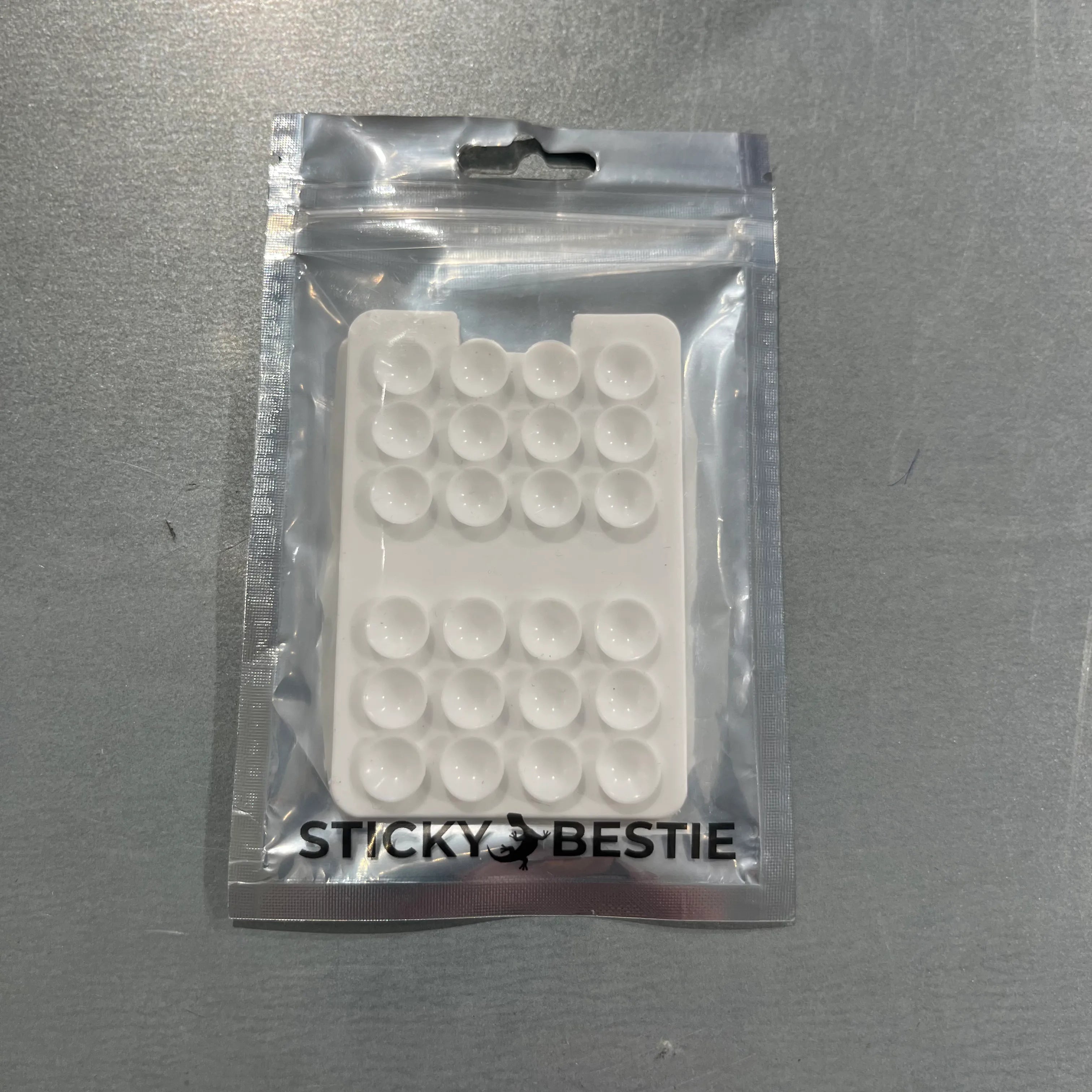 STICKYBESTIE | FUNDA TELÈFON | UNISEX | CARDIE BESTIE WHITE | BLANC