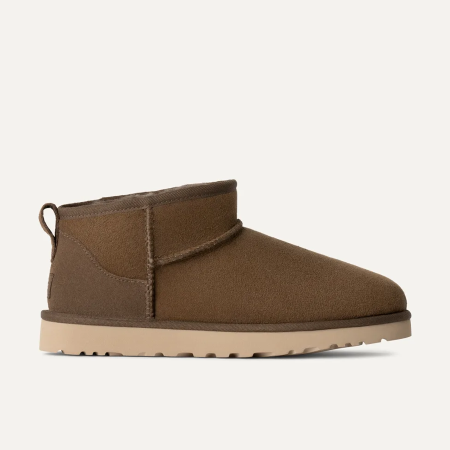 UGG | BOTINS UNISEX | CLASSIC ULTRA MINI HICKORY | MARRÓ