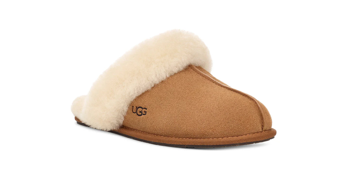 UGG W Scuffette II Chestnut: коричневый сабо для женщин