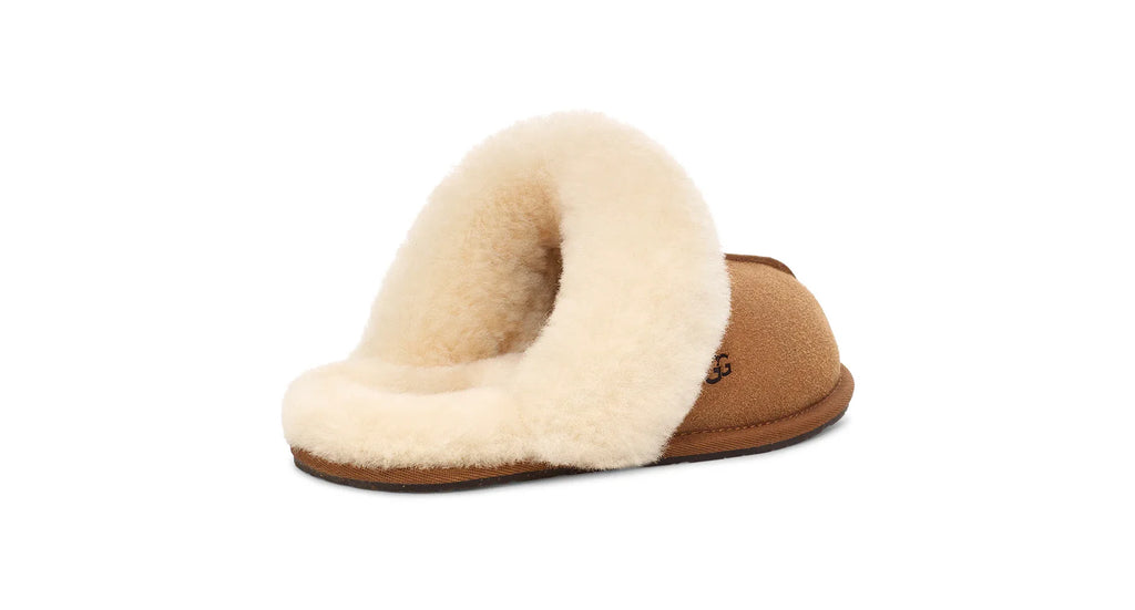 UGG W Scuffette II Chestnut: коричневый сабо для женщин