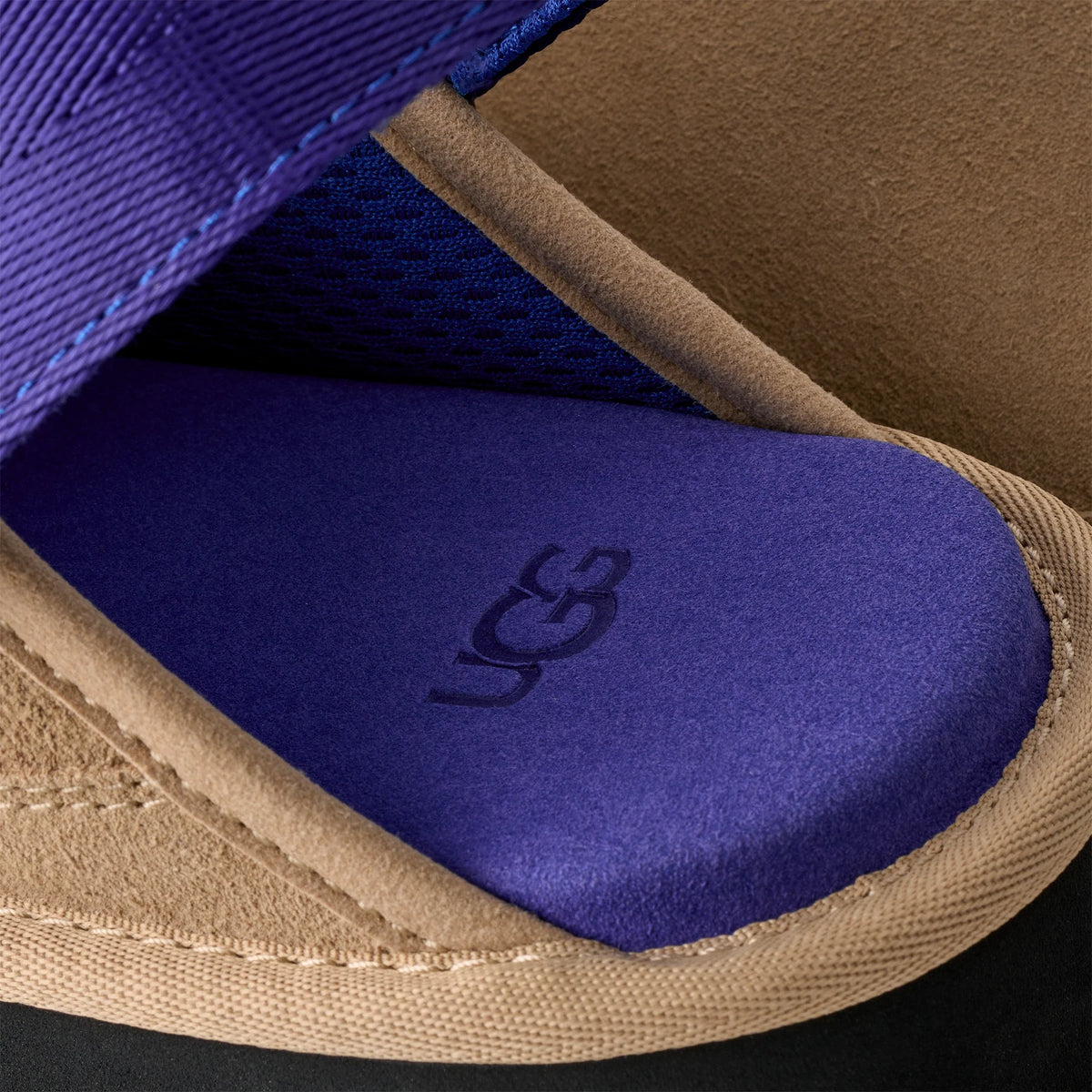 UGG M Goldencoast CLOG II SAND / Regal BLUE: brun sko til mænd