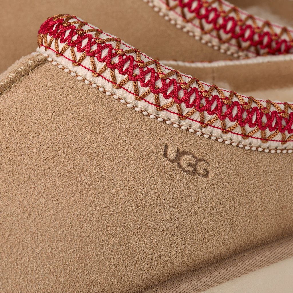 UGG | MULES Y ZUECOS | MUJER | W TASMAN II SAND/DARK CHERRY | MARRÓN