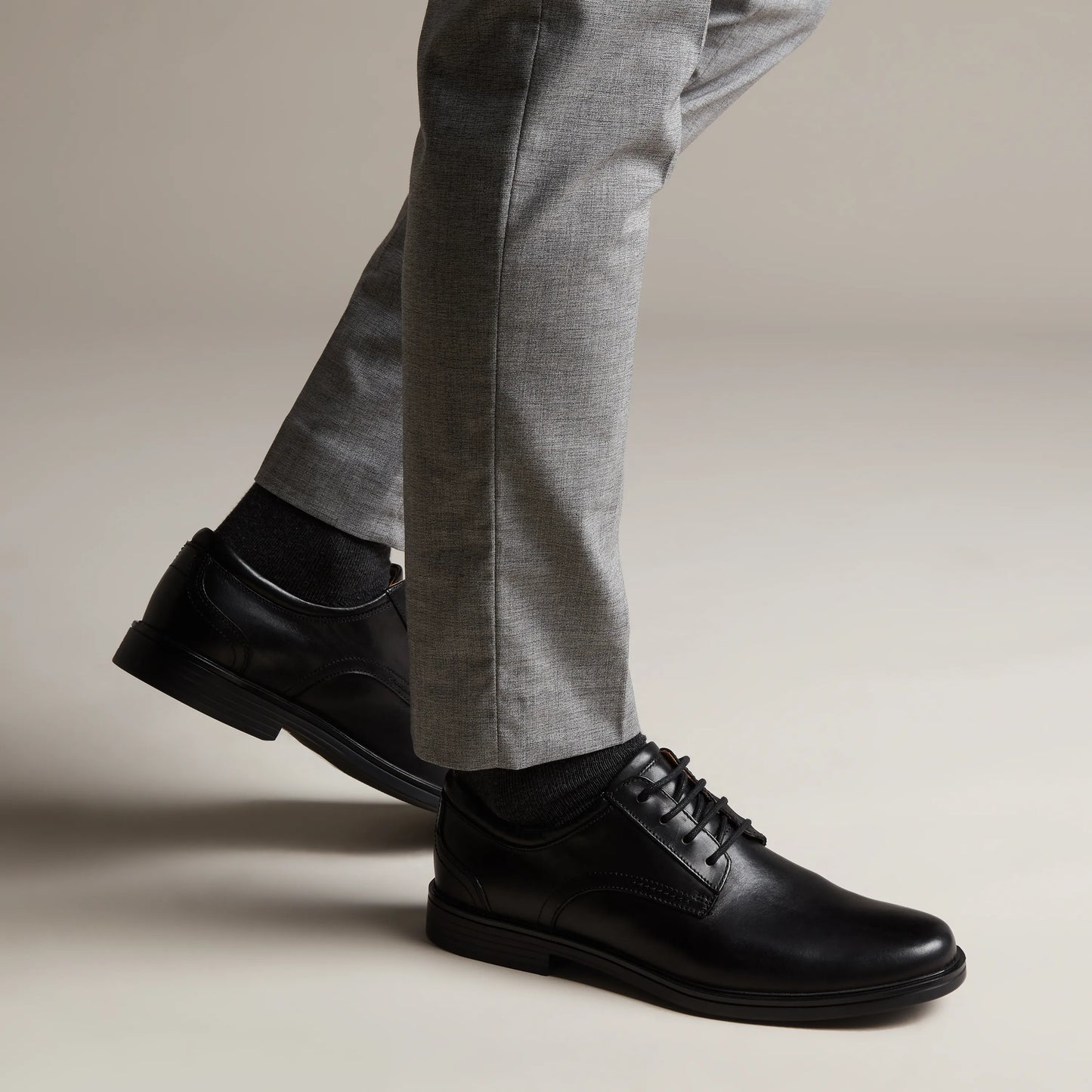 CLARKS | पुरुषों की पोशाक के जूते | UN ALDRIC LACE BLACK LEATHER | काला
