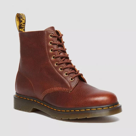 DR MARTENS | BOTAS UNISEX | 1460 PASCAL CASHEW AMBASSADOR CASHEW | MARRÓN