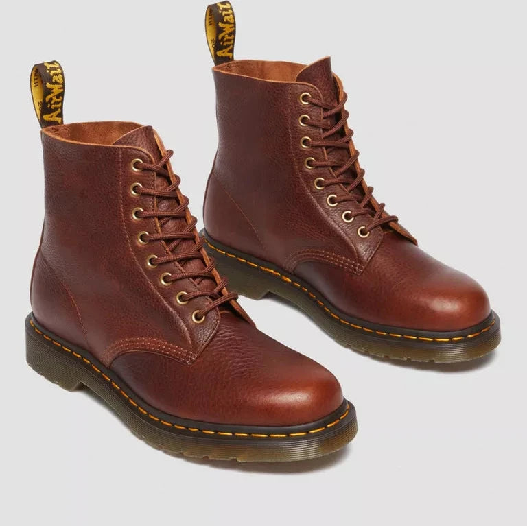 DR MARTENS | BOTAS UNISEX | 1460 PASCAL CASHEW AMBASSADOR CASHEW | MARRÓN