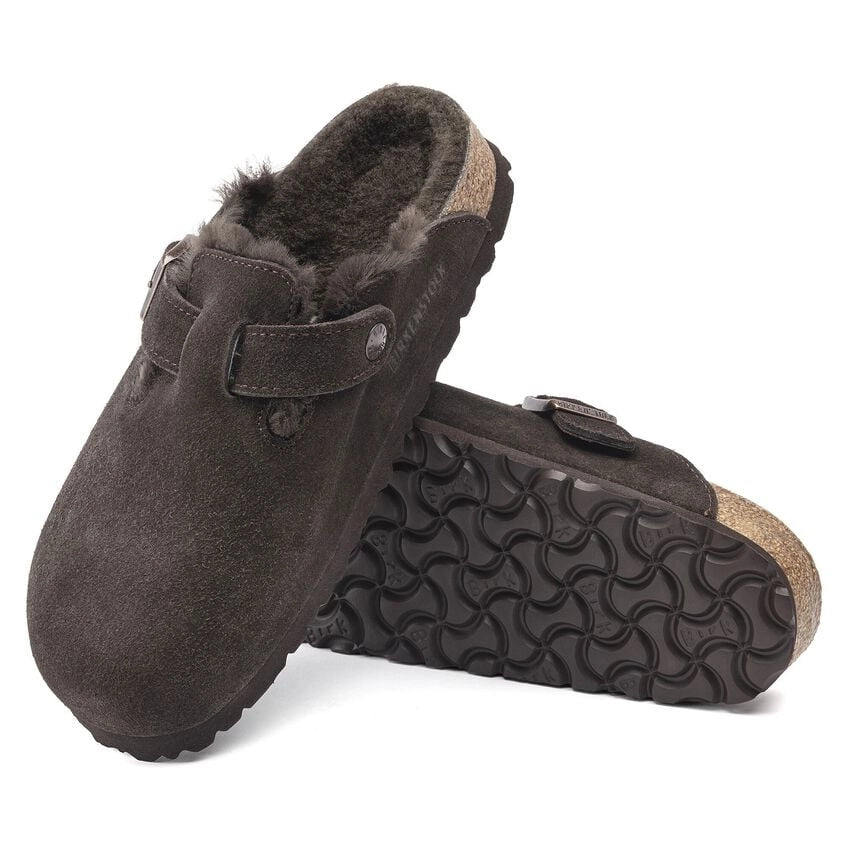 BIRKENSTOCK Boston Shearling LEVE Mocca LAF Mocca: بني قباقيب للنساء