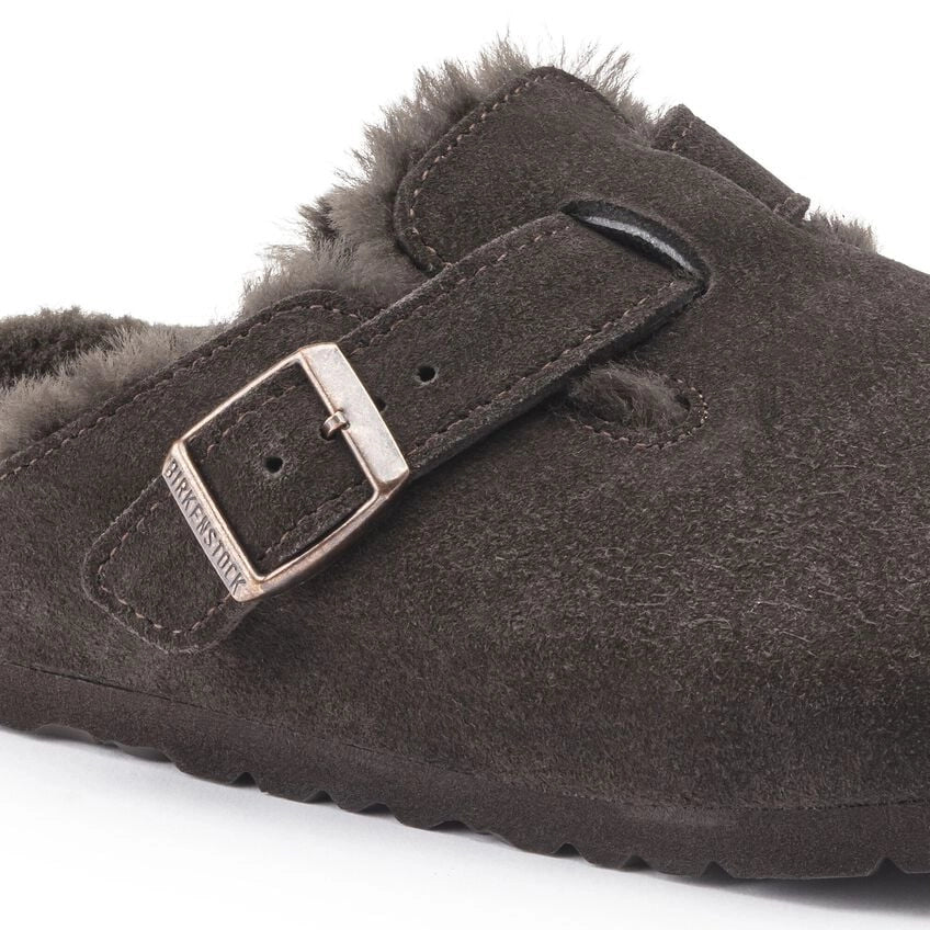 BIRKENSTOCK Boston Shearling LEVE Mocca LAF Mocca: بني قباقيب للنساء