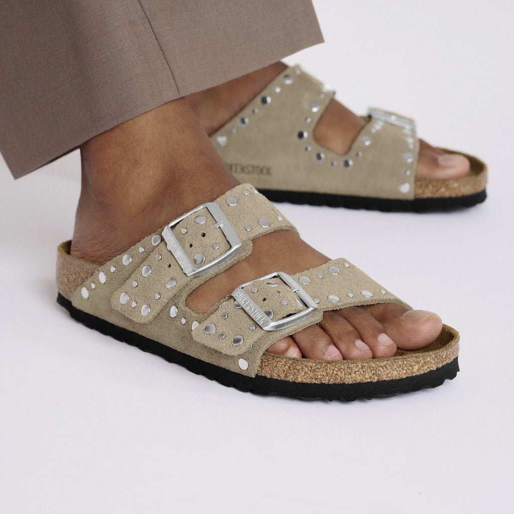 BIRKENSTOCK Arizona Rivet: бежевий сандалі для жінок