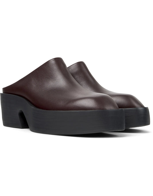 Zapatos Casual Para Mujer De La Marca Camper Modelo Billie Ultrasoft Beizos/Billie Negro De Color Burdeos