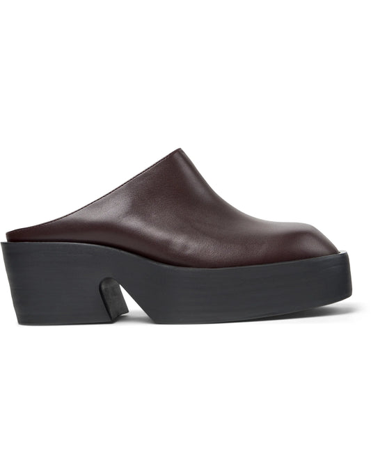 Zapatos Casual Para Mujer De La Marca Camper Modelo Billie Ultrasoft Beizos/Billie Negro De Color Burdeos