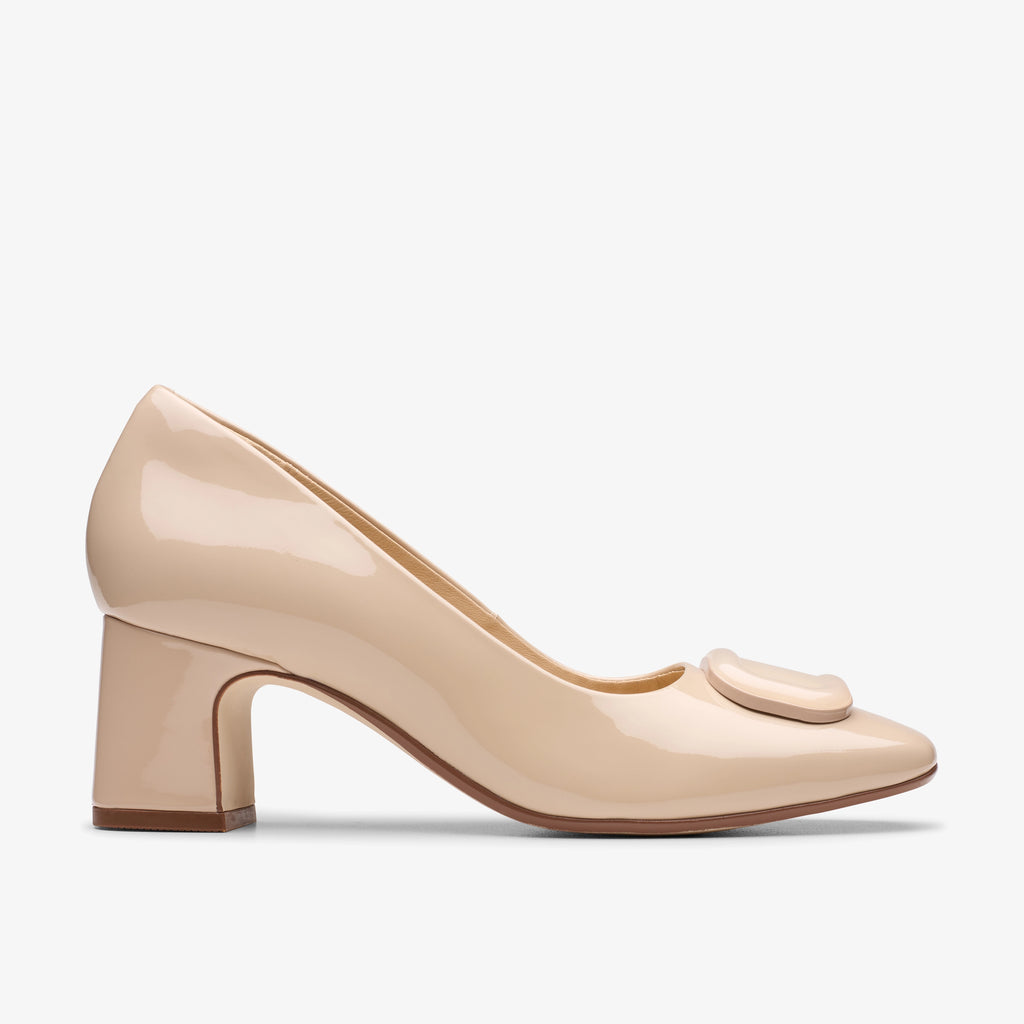 CLARKS | ZAPATOS DE VESTIR | MUJER | FERNIE TRIM SAND PATENT | BEIGE