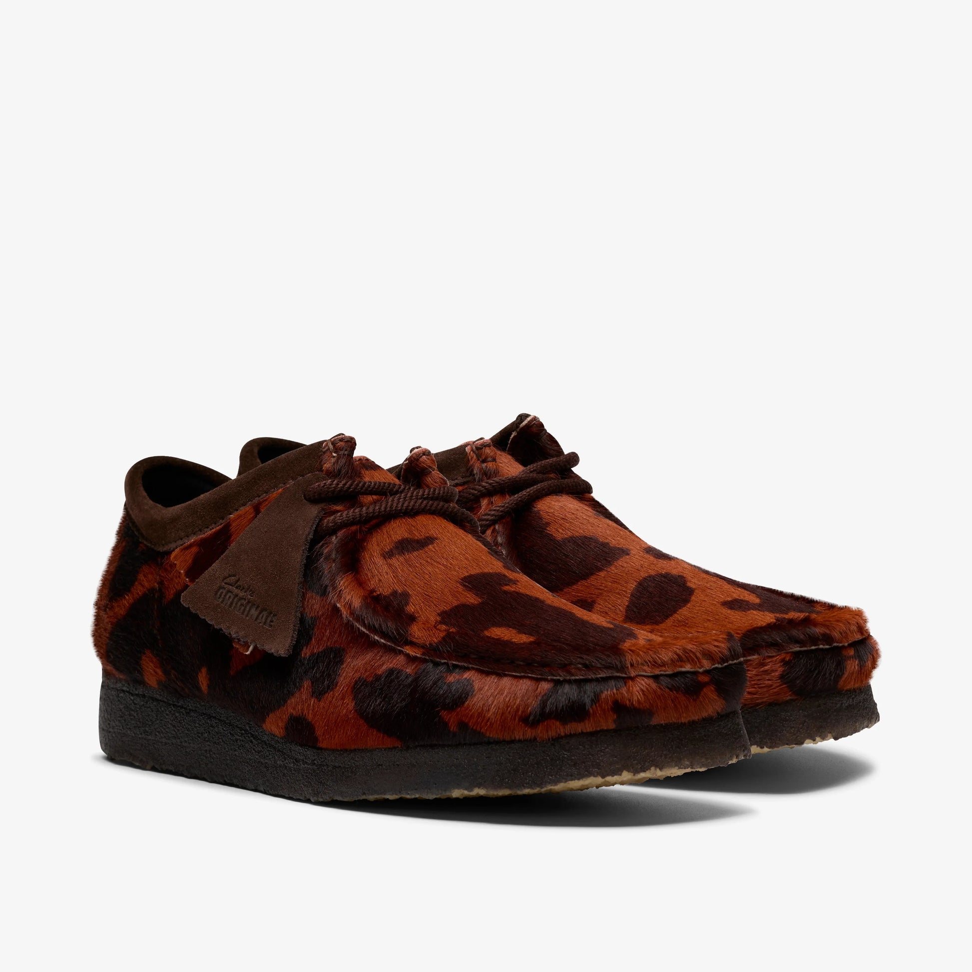 Zapatos Casual De La Marca Clarks  Para Hombre Modelo Wallabee Brown Cow Print En Color Marrón