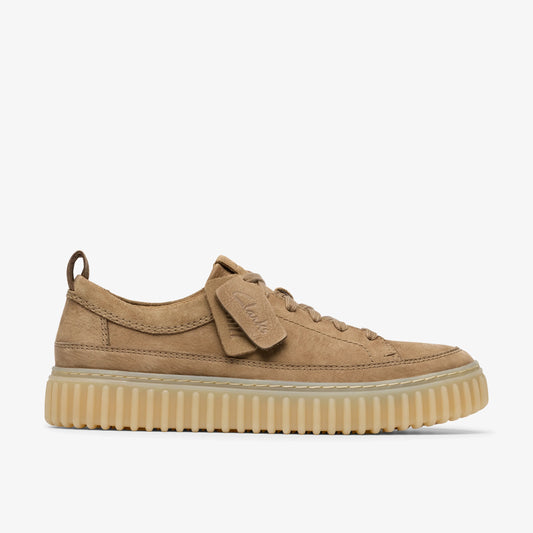 Zapatos Casual De La Marca Clarks Para Hombre Modelo Torhill Lace Dark Sand Nubuck En Color Beige