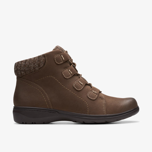 Botas De La Marca Clarks  Para Mujer Modelo Carleigh Jade Taupe Nubuck En Color Beige