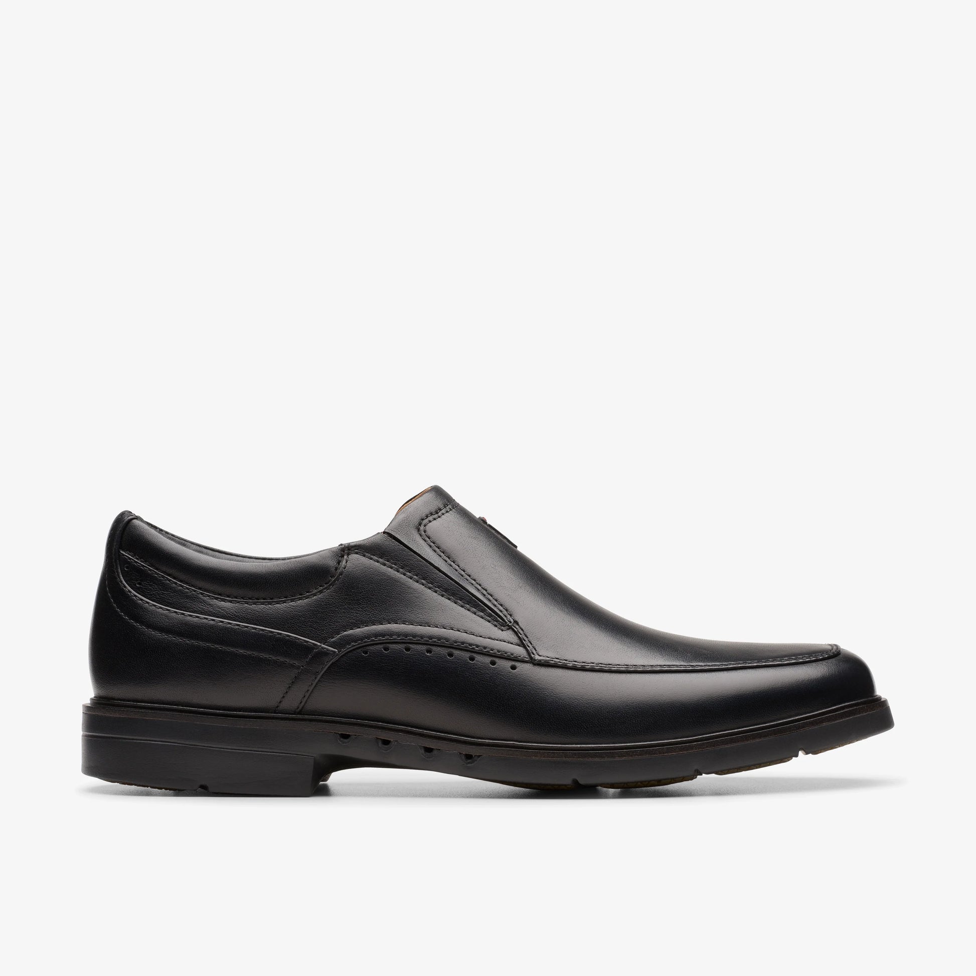 Clarks Modelling Clarks dress shoes, model one Kendric Go, black leather. – Tascon