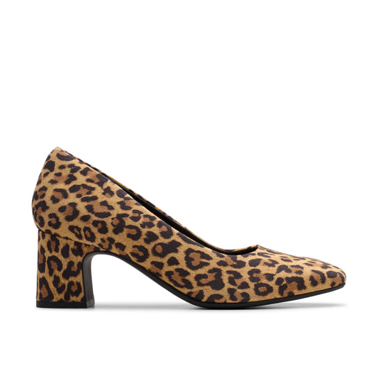 Zapatos De Vestir De La Marca Clarks  Para Mujer Modelo Fernie Court Leopard Suede En Color Animal Print