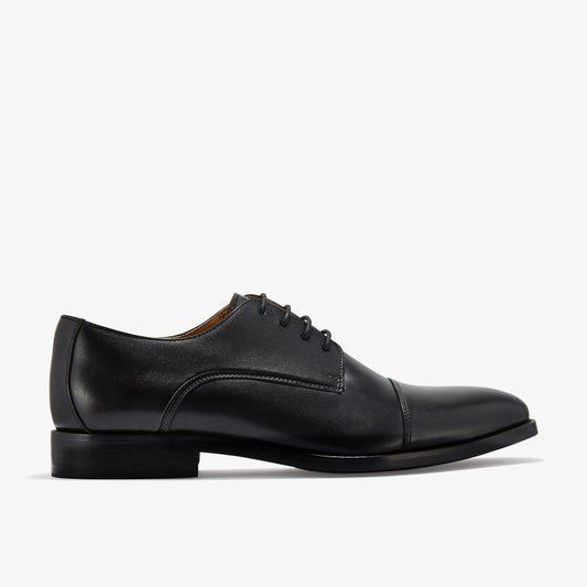 Zapatos De Vestir De La Marca Clarks  Para Hombre Modelo Banstead Cap Black Leather En Color Negro