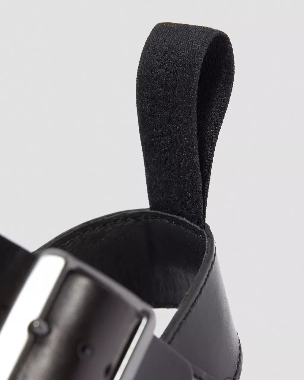 DR. MARTENS Gryphon Strap Sandal SRS Black Brando: svart sandaler för dam