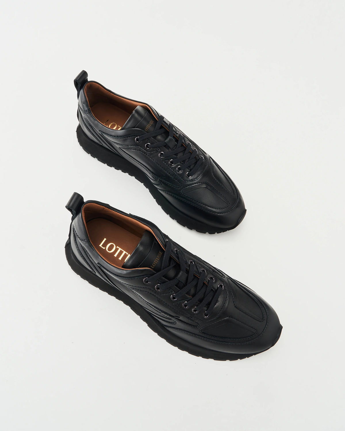 LOTTUSSE Denver Lambsilk Negro: ブラック スニーカー メンズ