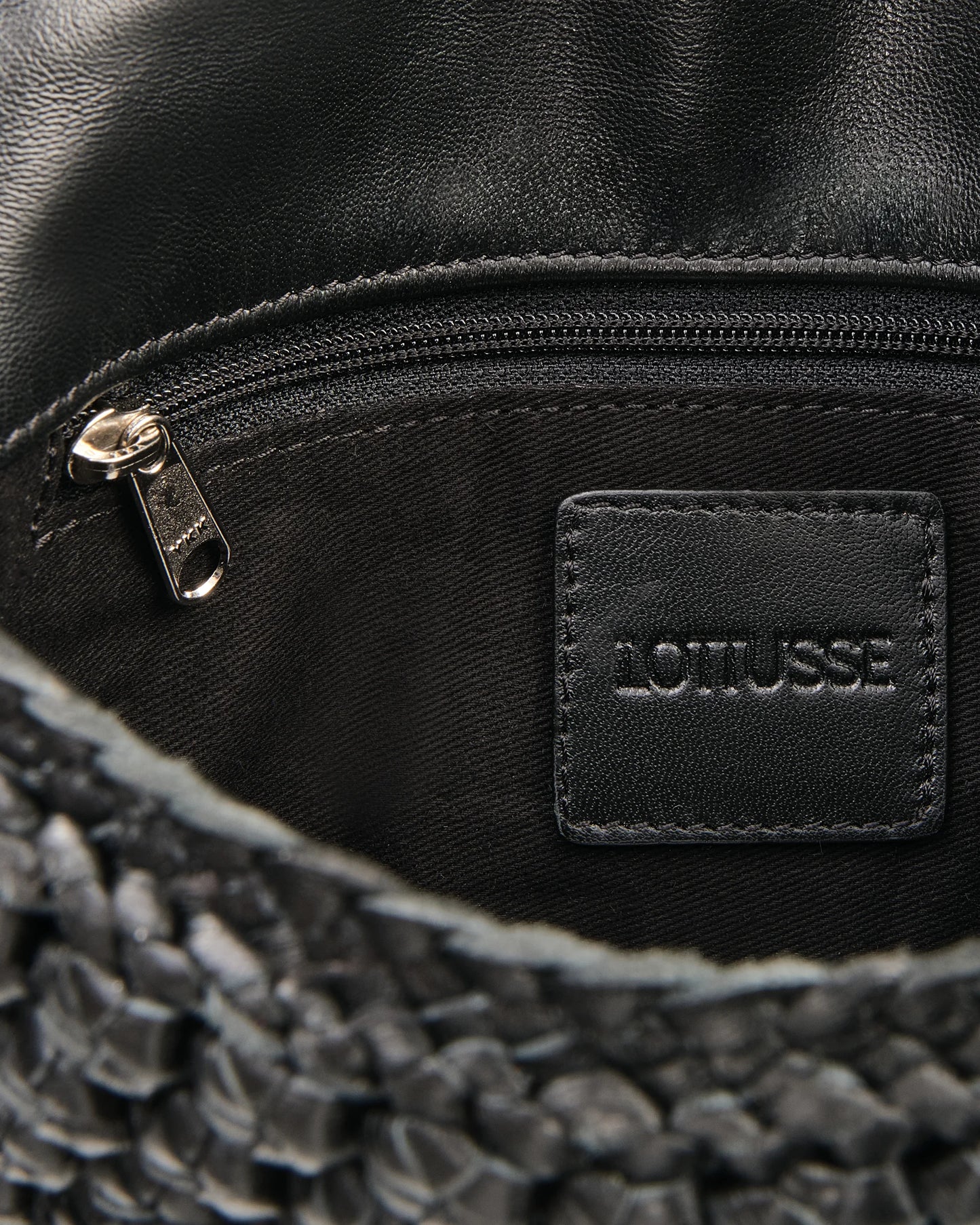 LOTTUSSE | BOLSOS | MUJER | BANDOLERA NEGRA DE CORDERO MERINO SOFT NEGRO | NEGRO