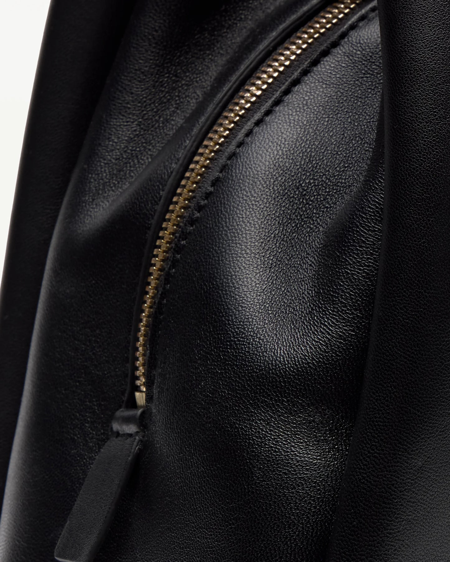 LOTTUSSE | BOLSOS | MUJER | BOLSO DE HOMBRO AUDREY CORDERO NEGRO | NEGRO