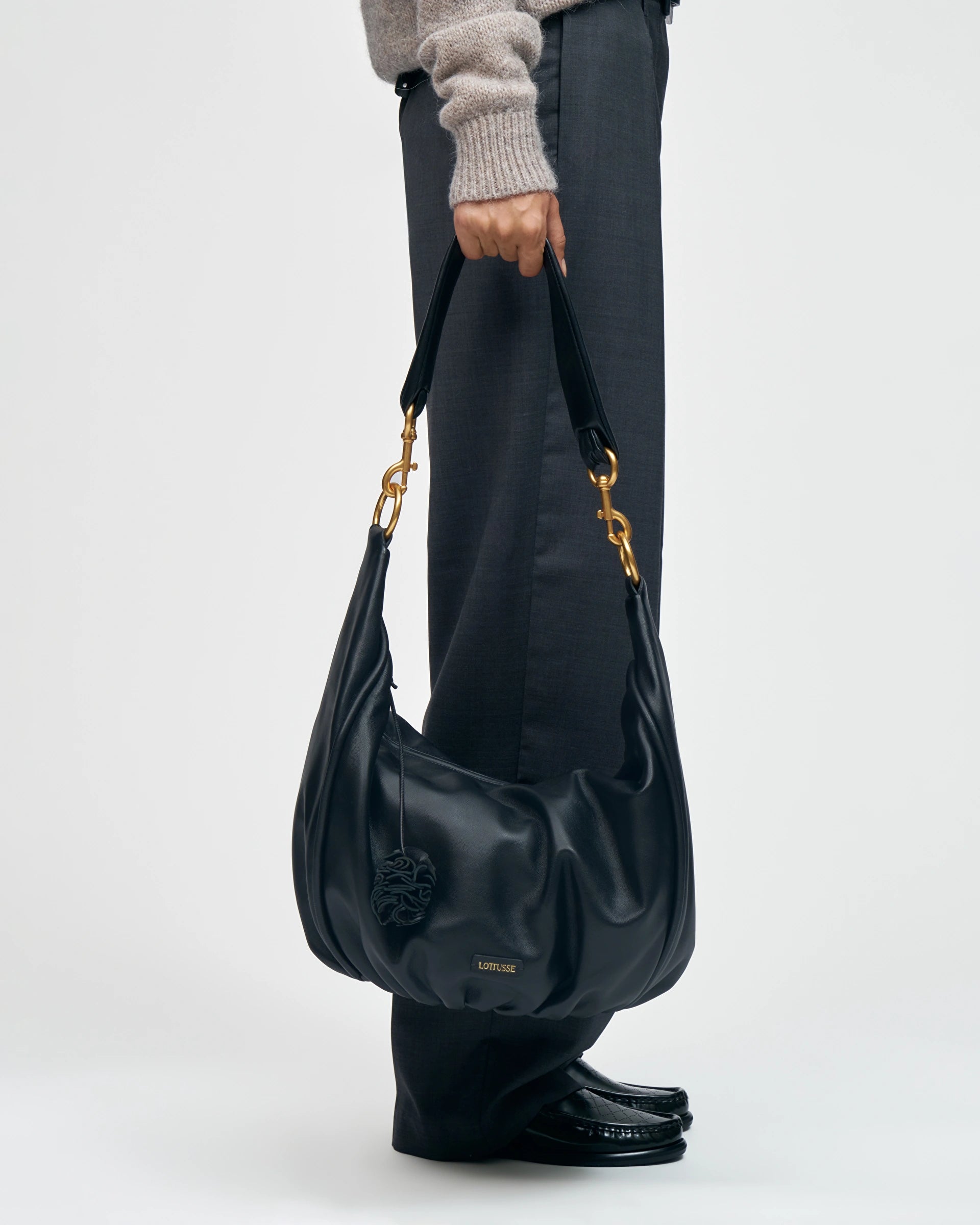 LOTTUSSE | BOLSOS | MUJER | BOLSO HOBO JOY CORDERO NEGRO | NEGRO