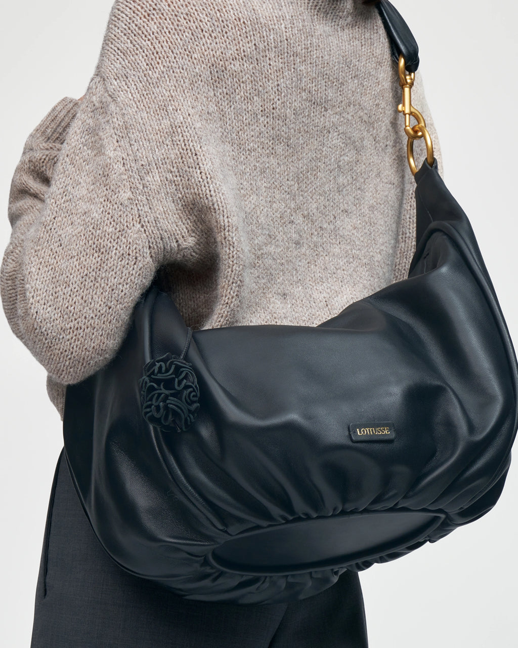 LOTTUSSE | BOLSOS | MUJER | BOLSO HOBO JOY CORDERO NEGRO | NEGRO