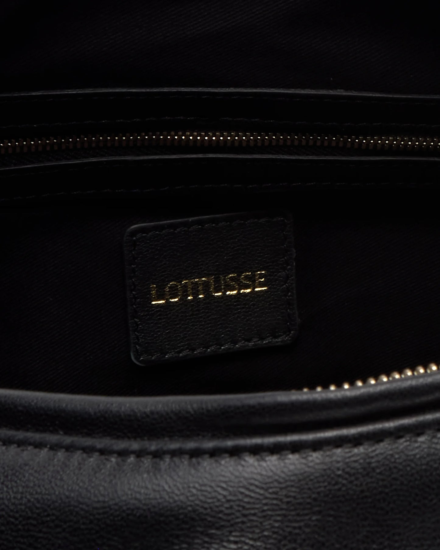LOTTUSSE | BOLSOS | MUJER | BOLSO HOBO JOY CORDERO NEGRO | NEGRO
