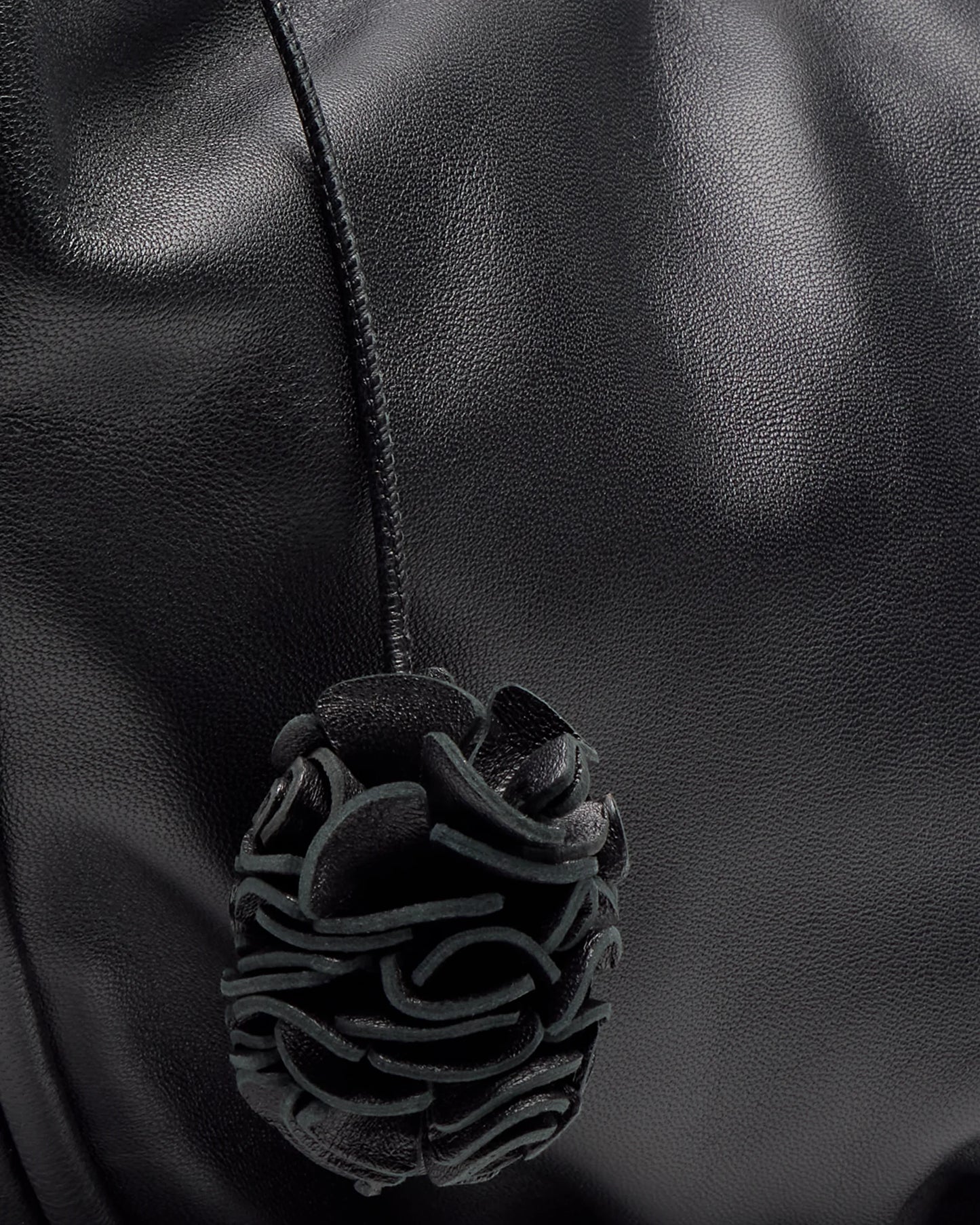 LOTTUSSE | BOLSOS | MUJER | BOLSO HOBO JOY CORDERO NEGRO | NEGRO