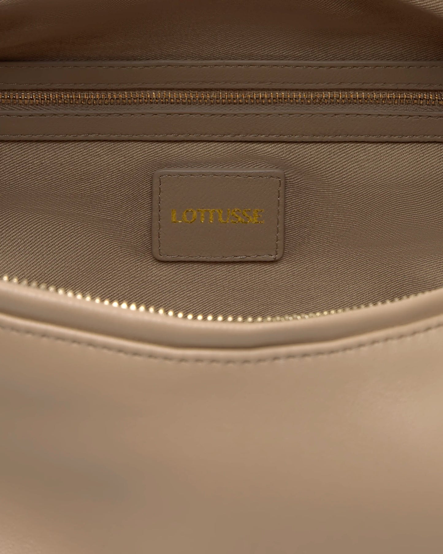 LOTTUSSE | BOLSOS | MUJER | BOLSO HOBO JOY CORDERO BEIGE | BEIGE