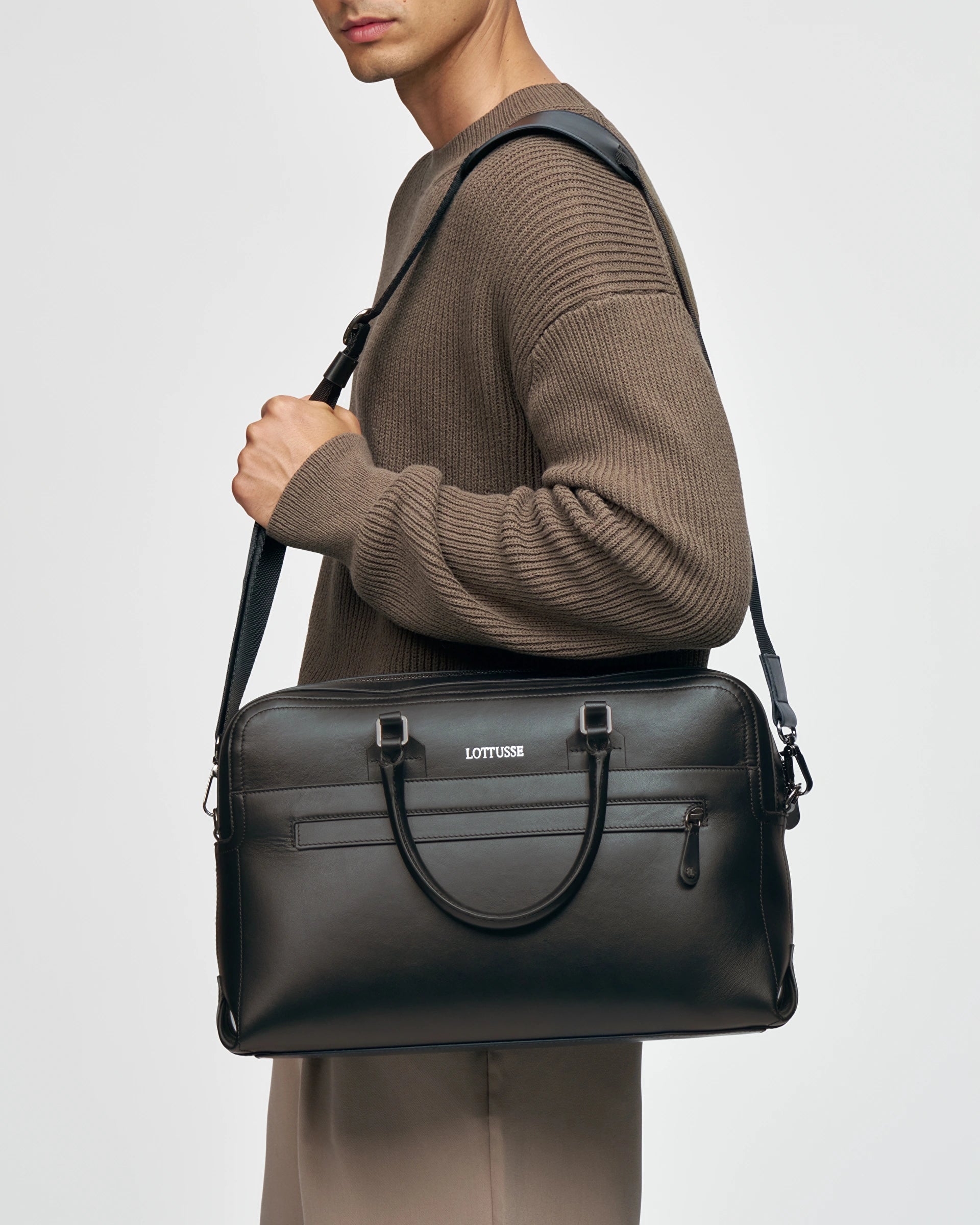 LOTTUSSE | BAGS | MEN | BLACK COW LEATHER BORNE BAG | BLACK