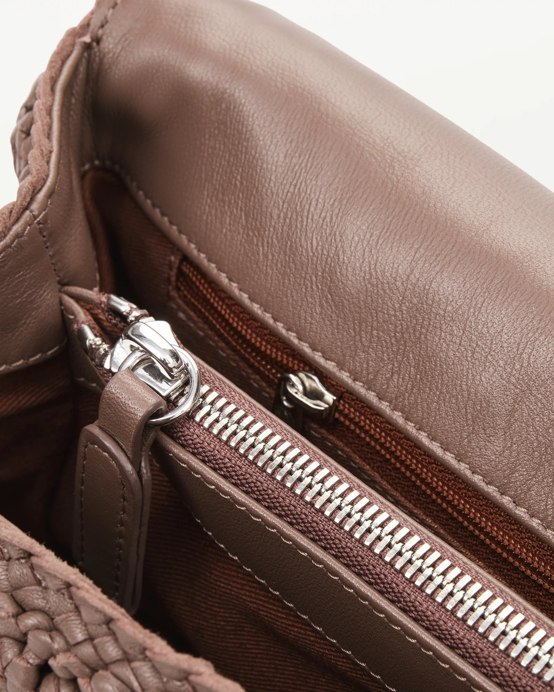 LOTTUSSE | BOLSOS | MUJER | BOLSO DE MANO NOODBAG CORDERO TOPO | MARRÓN