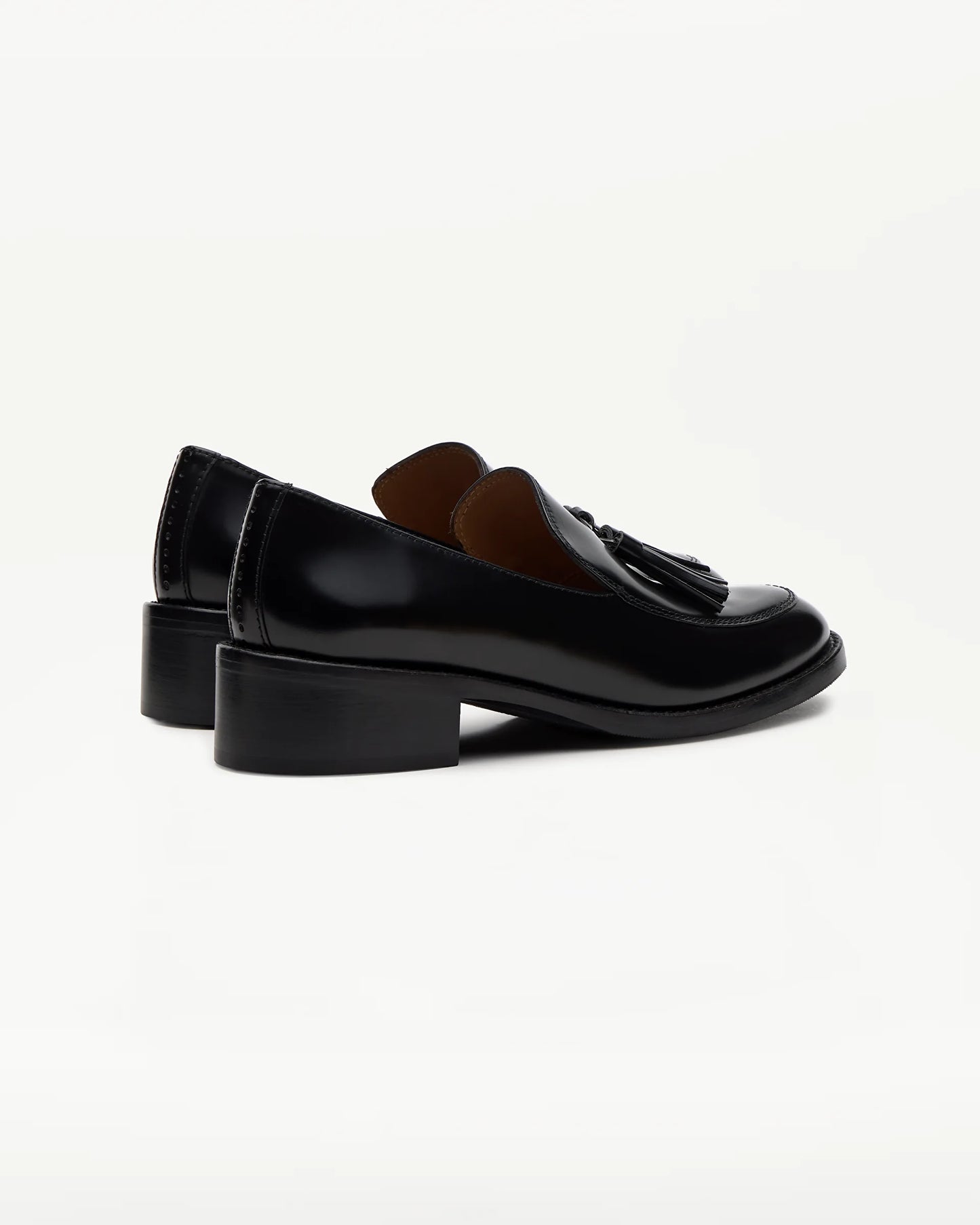 LOTTUSSE | ZAPATOS DE VESTIR | MUJER | MOCASÍN BORLAS PINA PIEL DE VACUNO NEGRO | NEGRO
