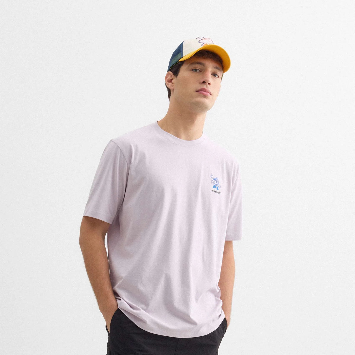 CAMISETA MUNICH UNISEX MODELO OVERSIZE T-SHIRT PIXEL STREETWEAR LILAC REFERENCIA 2507461