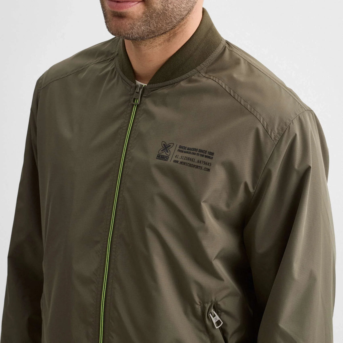 CHAQUETA MUNICH UNISEX MODELO BOMBER WILLOW LIFESTYLE KHAKI REFERENCIA 2507476