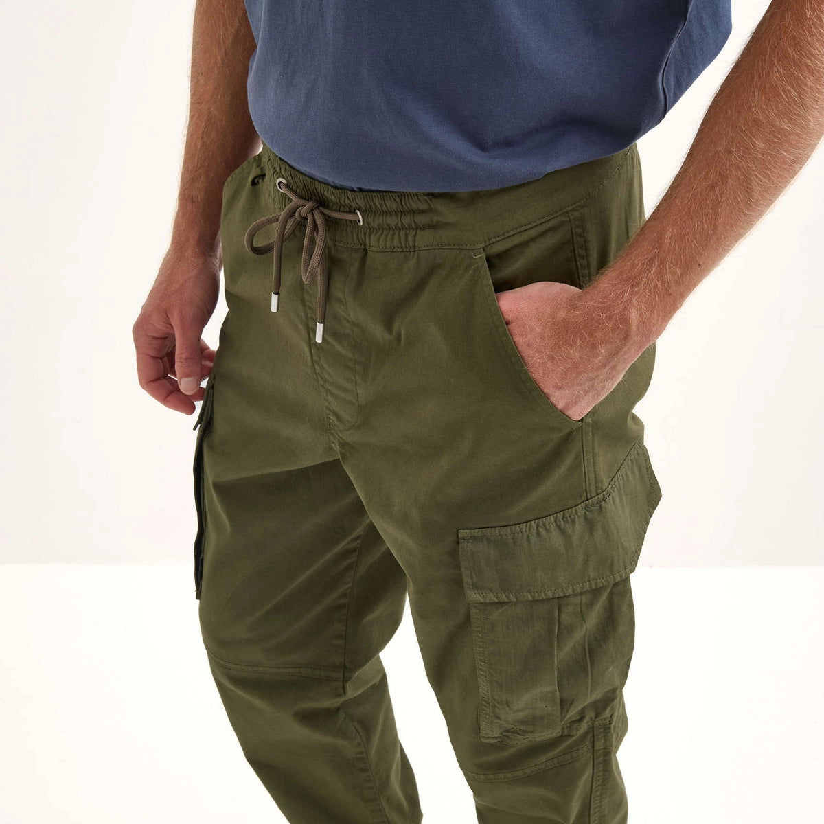PANTALONES MUNICH PARA HOMBRE MODELO CARGO EXPLORE LIFESTYLE KHAKI REFERENCIA 2507314
