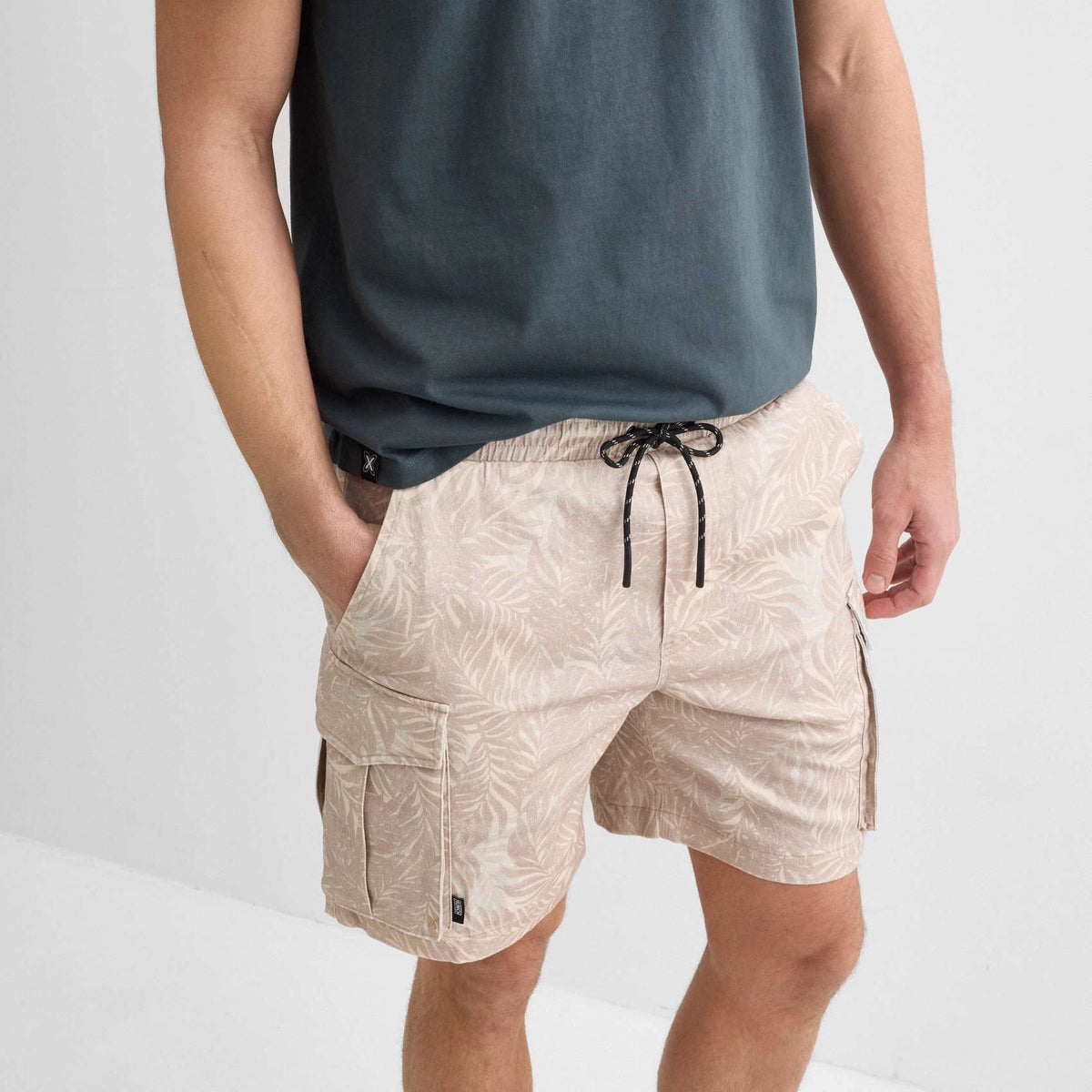 PANTALONES CORTOS MUNICH UNISEX MODELO BERMUDA TROPIC LIFESTYLE CAMEL REFERENCIA 2507457