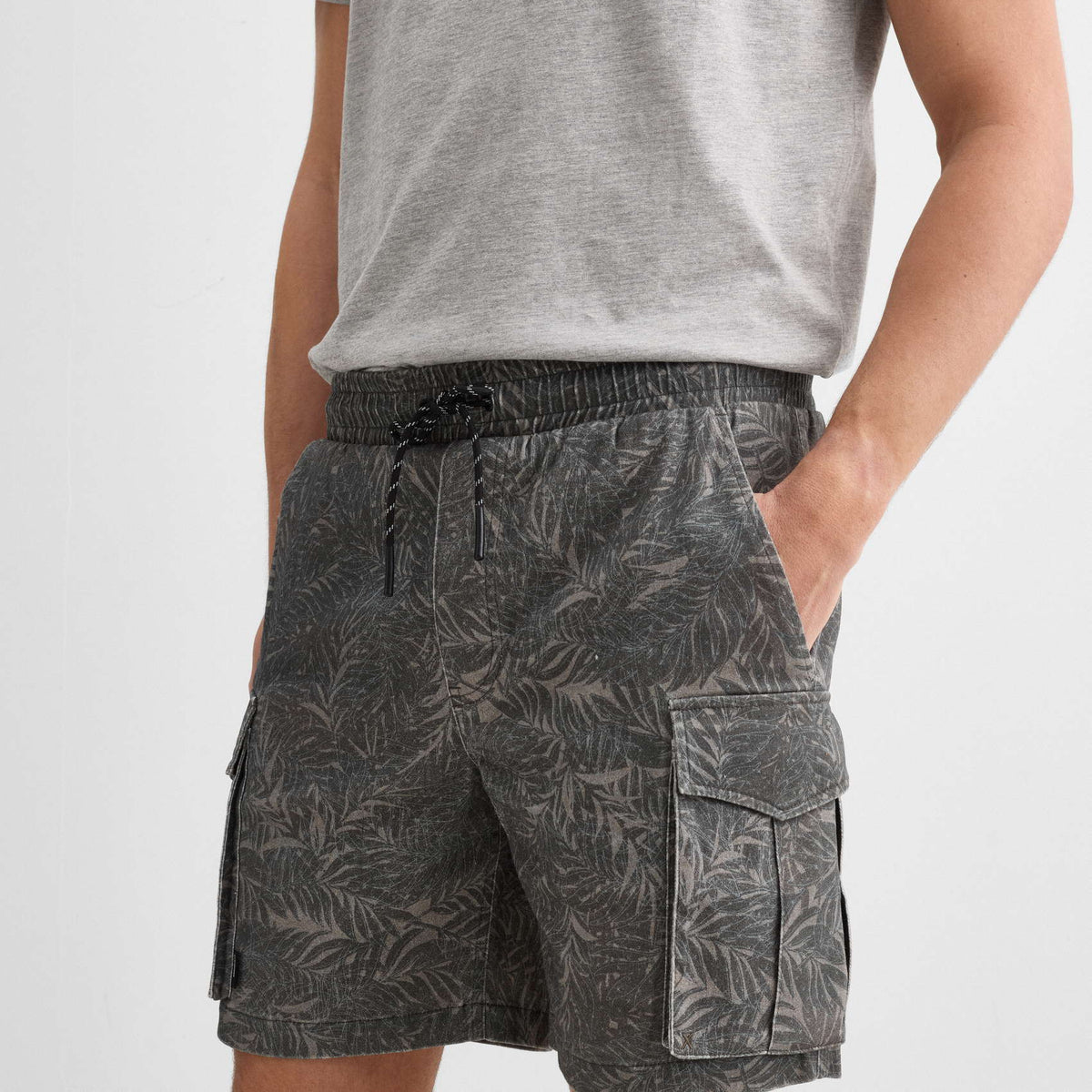 PANTALONES CORTOS MUNICH UNISEX MODELO BERMUDA TROPIC LIFESTYLE KHAKI REFERENCIA 2507458