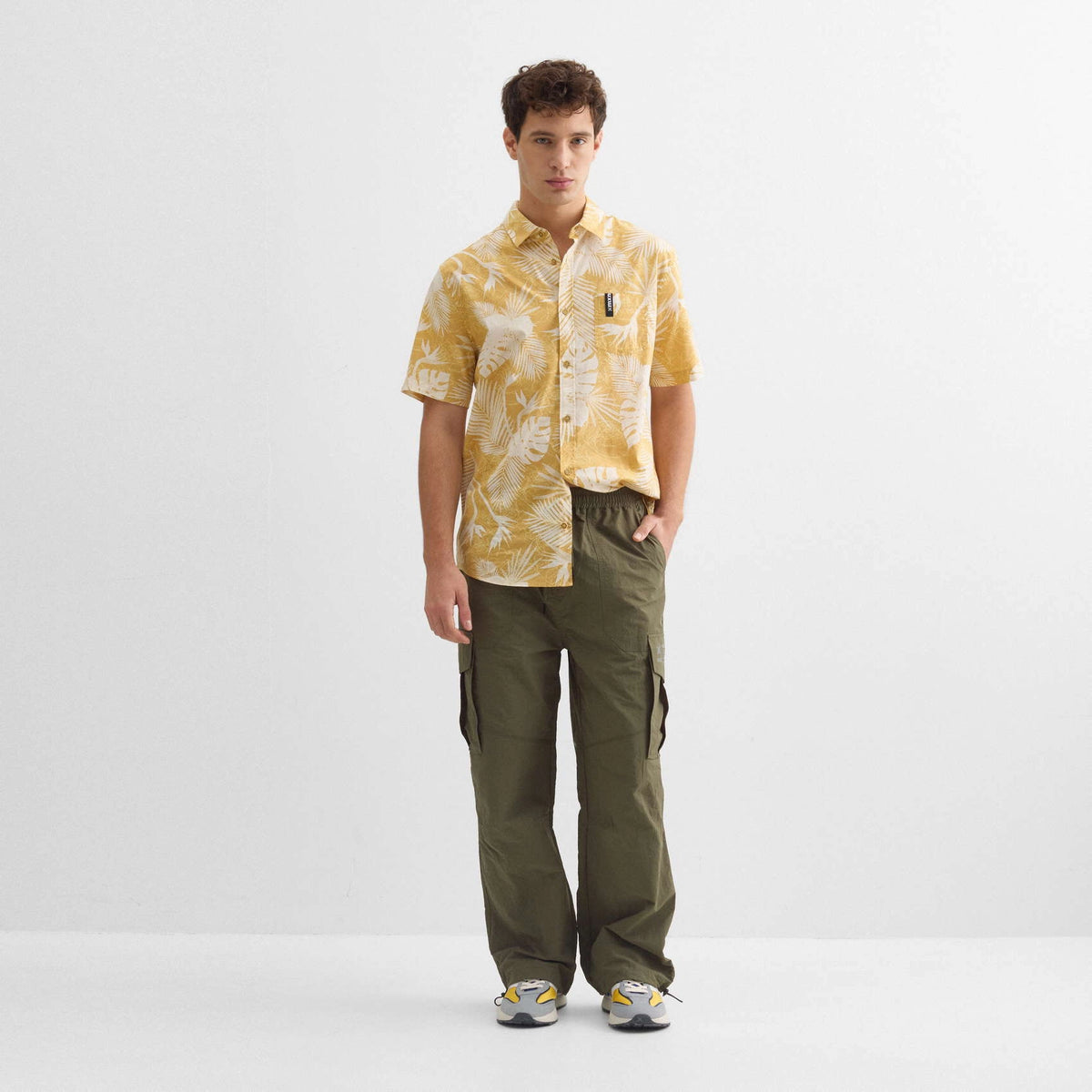 PANTALONES MUNICH UNISEX MODELO CARGO GANG STREETWEAR KHAKI REFERENCIA 2507480