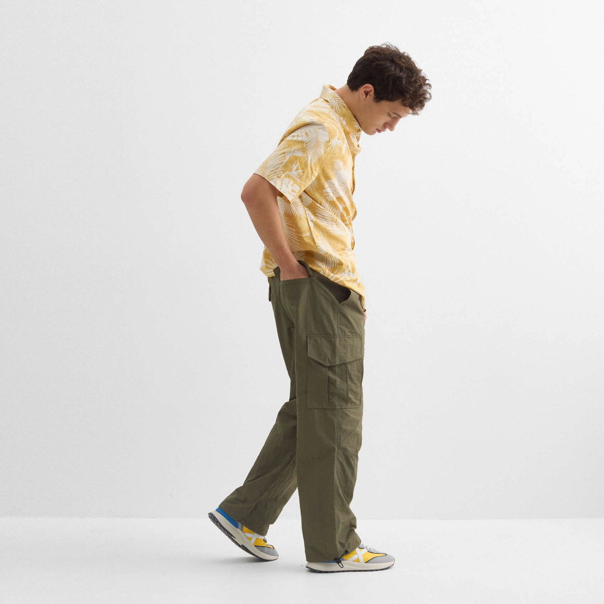PANTALONES MUNICH UNISEX MODELO CARGO GANG STREETWEAR KHAKI REFERENCIA 2507480