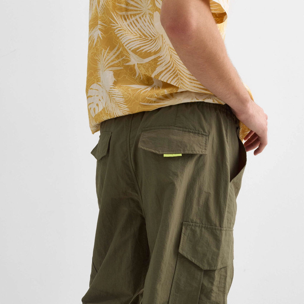 PANTALONES MUNICH UNISEX MODELO CARGO GANG STREETWEAR KHAKI REFERENCIA 2507480