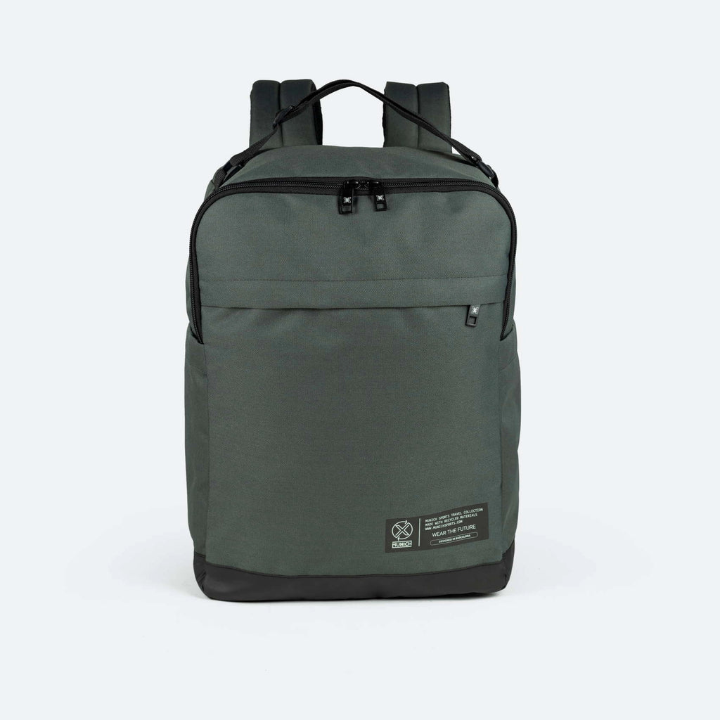 MOCHILA MUNICH PARA HOMBRE MODELO PEAK RECYCLED GATE X39 UNDERSEAT BACKPACK KHAKI REFERENCIA 7113294