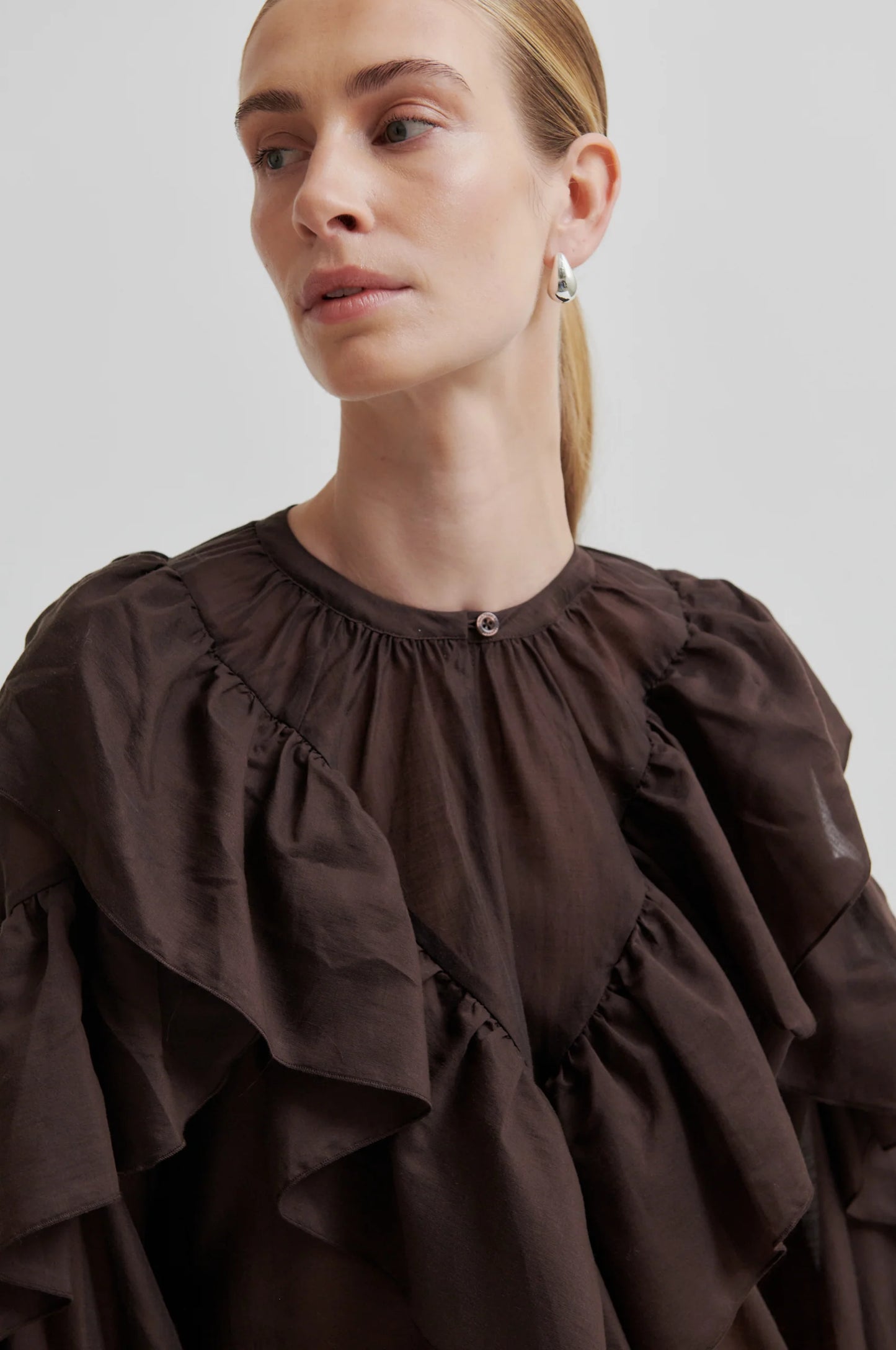 SECOND FEMALE | BLUSAS | MUJER | FRIA FRILL BLOUSE CHOCOLATE PLUM | MARRÓN