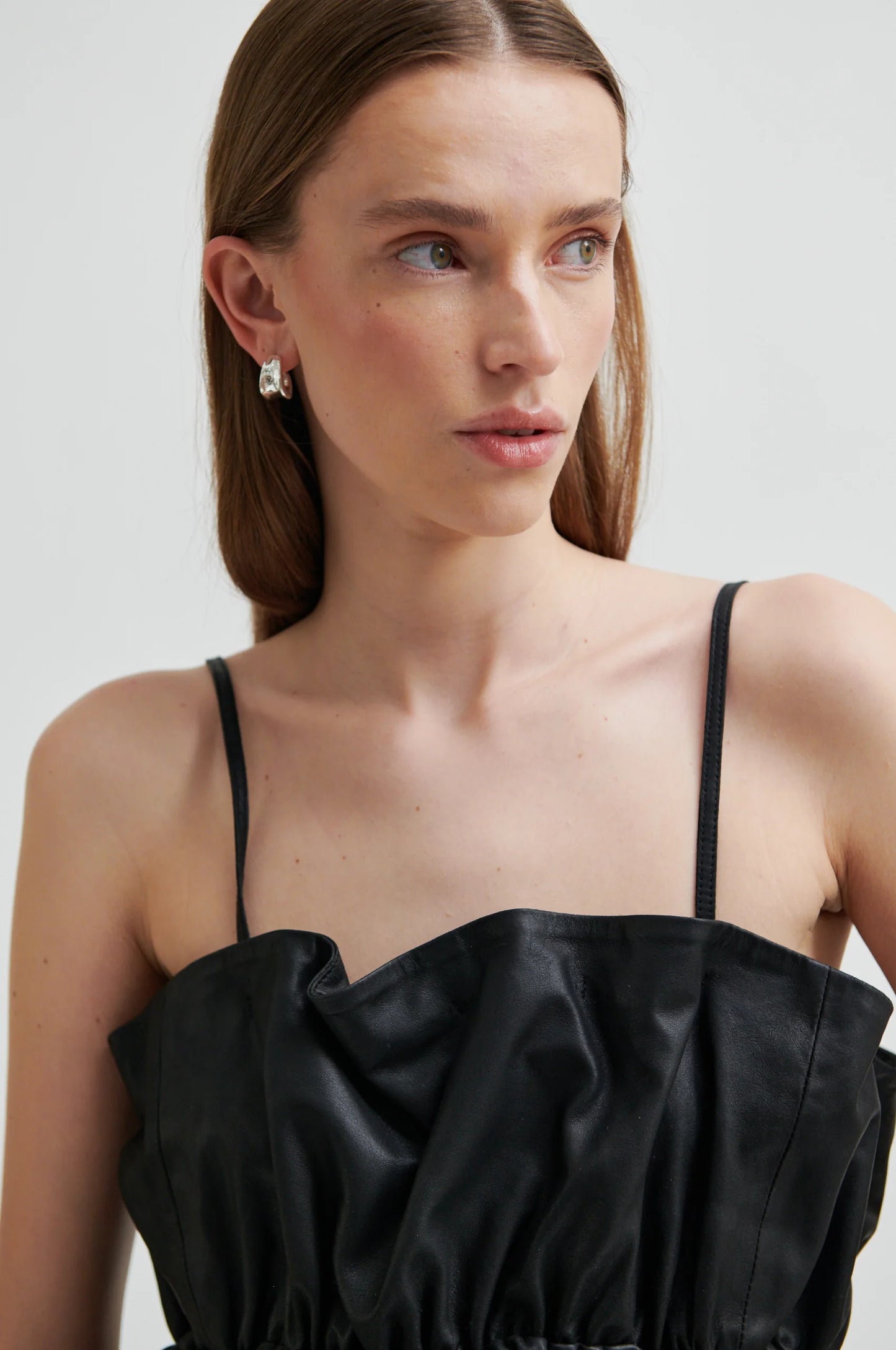 SECOND FEMALE | TOP | MUJER | COVA LEATHER TOP BLACK | NEGRO