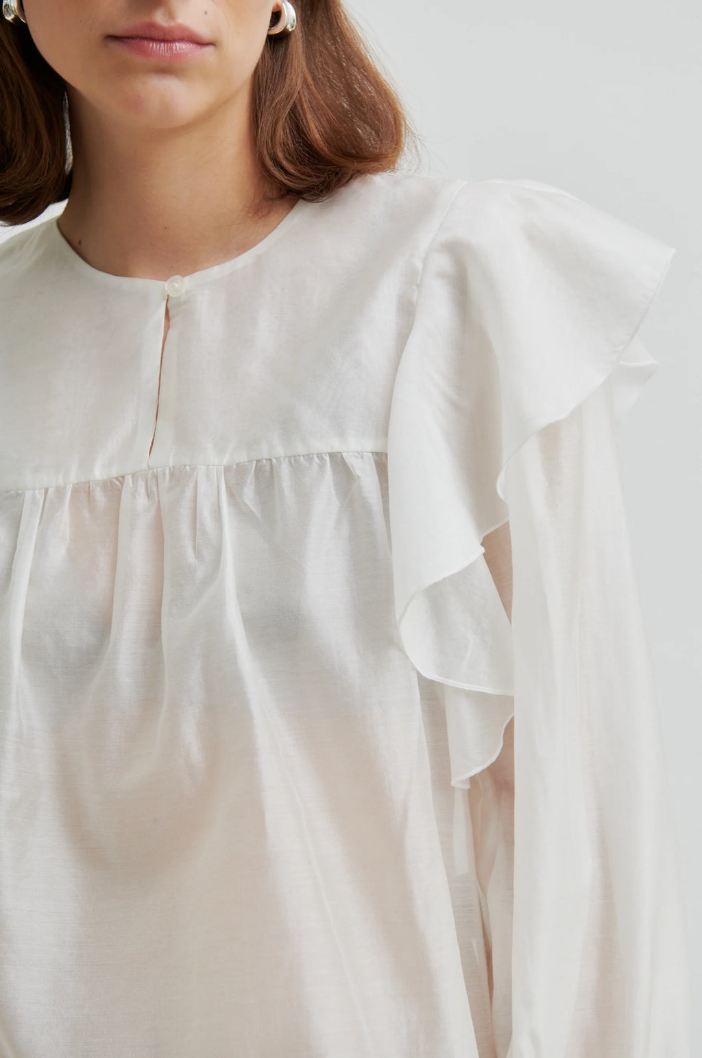 SECOND FEMALE Dream Ruffle Blouse JET Stream: أبيض بلوزة للنساء